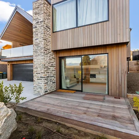 Studio Guest Home With Roys Peak Views